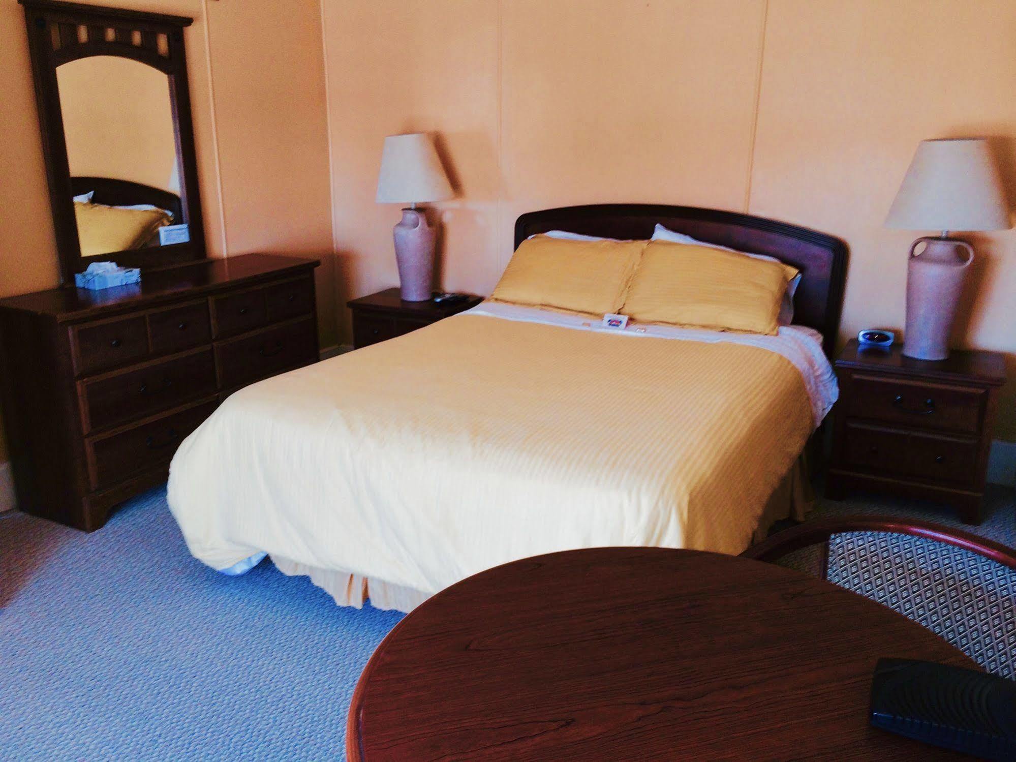 המפטון The Moulton Hotel מראה חיצוני תמונה